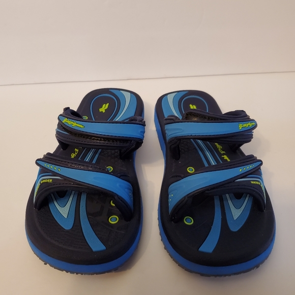 GP, Classic Slide Sandal Euro Size 33. - Picture 3 of 11